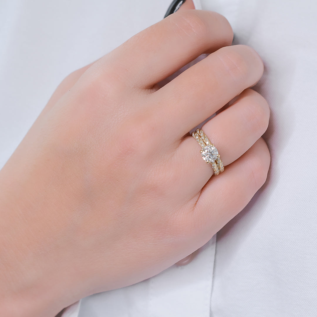 Twisting Light - Solitaire Natural Round Diamond Engagement Set