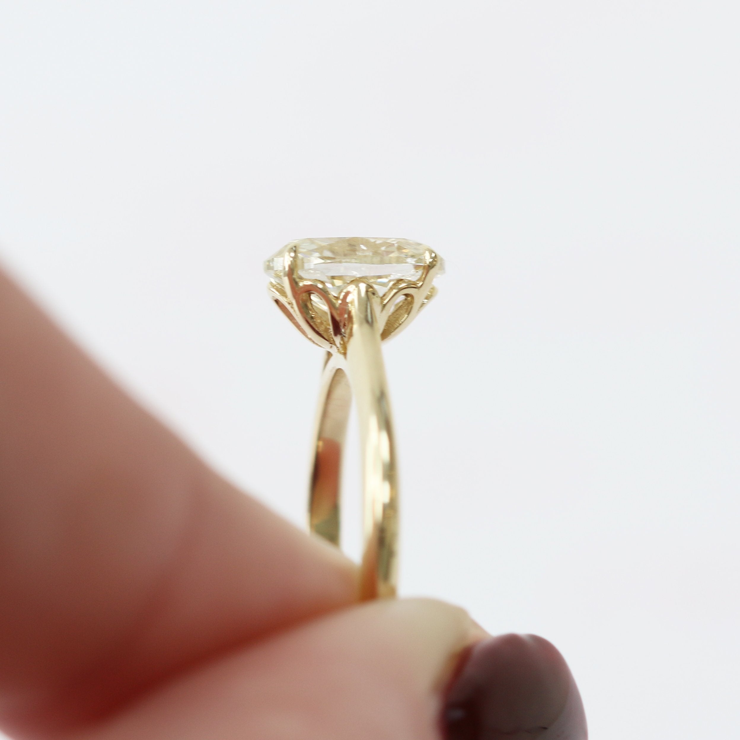 Decorative settings Natural Oval Diamond Engagement Ring