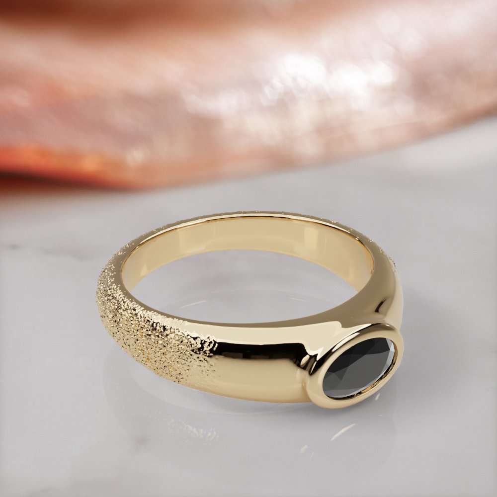 Smoothen engagement ring in yellow gold, three-quarter view of the bezel-set black diamond