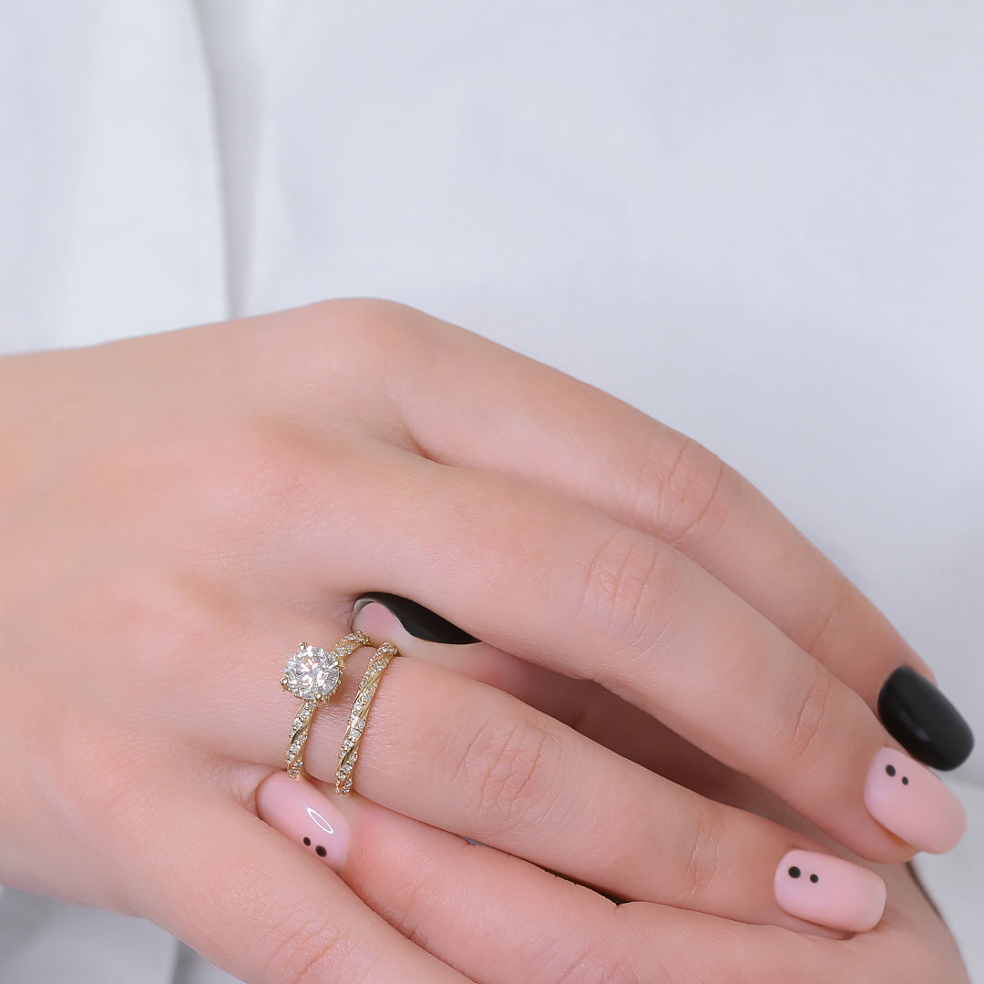 Twisting Light - Solitaire Natural Round  Diamond Engagement Set