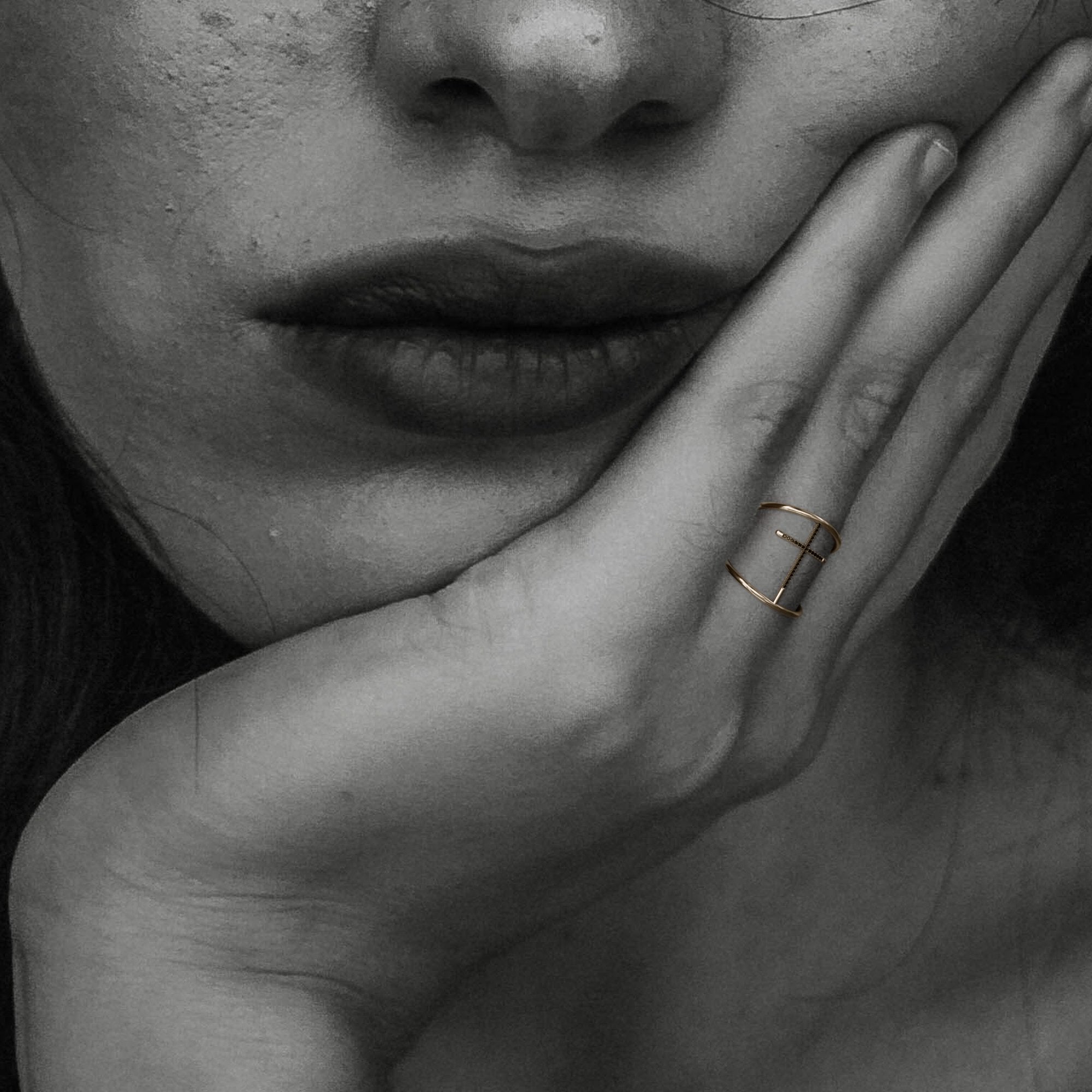 Unique Wedding Ring with Round Cut Natural Black Diamonds