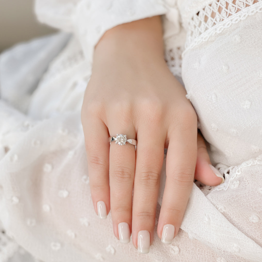 Plain Band Natural Round Cut Diamond Engagement Ring
